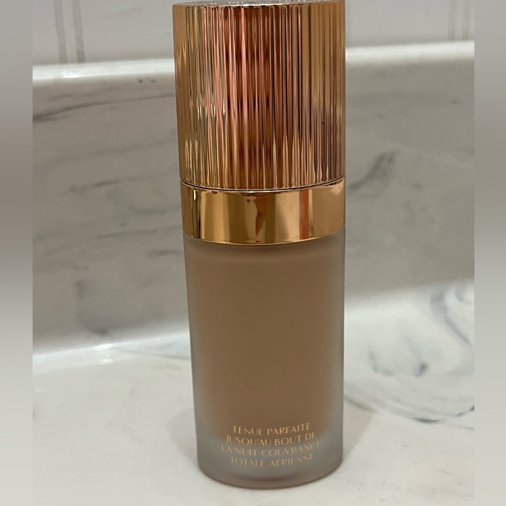 Charlotte Tilbury Airbrush Flawless Foundation - Picture 2 of 5